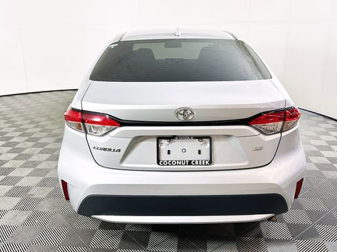 Used 2022 Toyota Corolla LE image 4