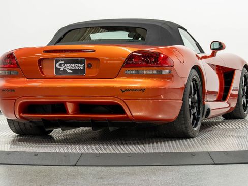 Used 2005 Dodge Viper SRT-10 w/ Copperhead Edition Group RWD image 11