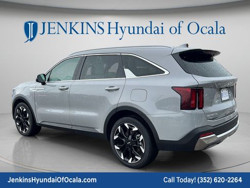 Used 2025 Kia Sorento EX w/ Panoramic Sunroof Package FWD image 5