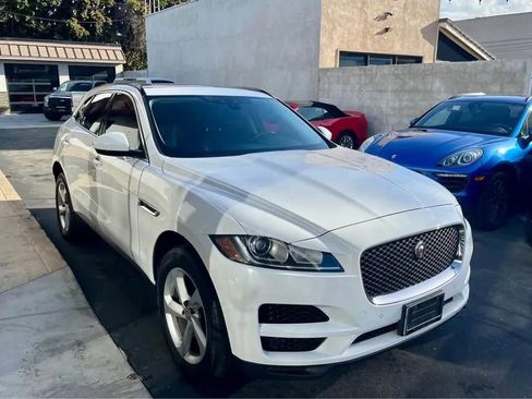 Used 2020 Jaguar F-PACE Premium image 3