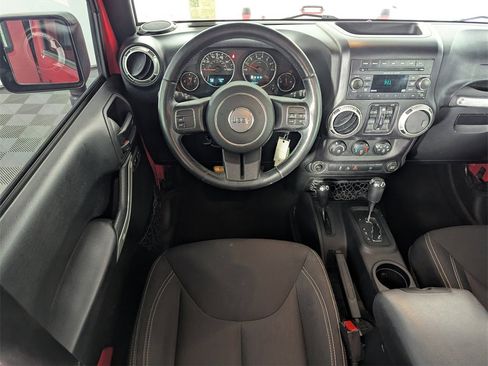 Used 2016 Jeep Wrangler Unlimited Sahara image 14
