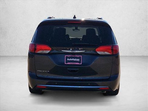 Used 2020 Chrysler Pacifica Touring-L Plus w/ Tire & Wheel Group FWD image 7