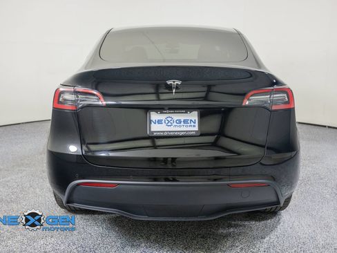 Used 2022 Tesla Model Y Long Range AWD/4WD image 6