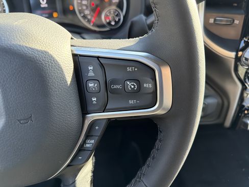 Certified 2025 RAM 2500 Big Horn AWD/4WD image 21