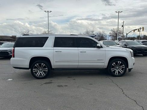 Used 2020 GMC Yukon XL Denali w/ Denali Premium Package image 6