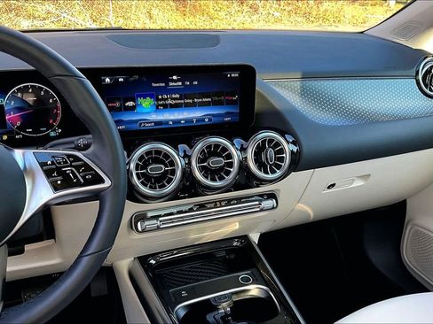 Used 2026 Mercedes-Benz GLA 250 4MATIC image 6