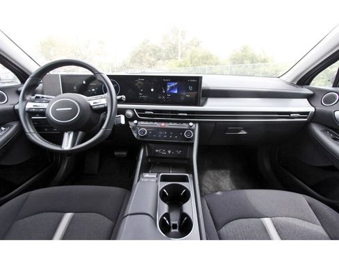 Used 2025 Hyundai Sonata SEL FWD image 10