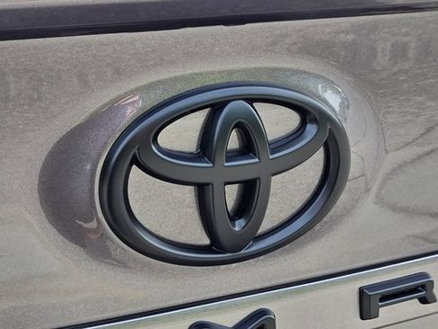 Used 2023 Toyota Camry SE FWD image 22