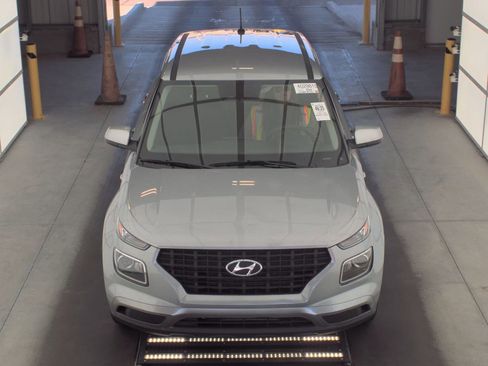 Used 2026 Hyundai Venue SE image 2