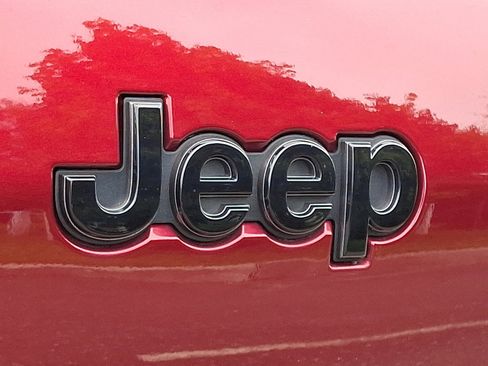 Used 2023 Jeep Grand Cherokee L Laredo AWD/4WD image 17
