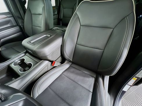 Used 2023 Chevrolet Suburban Premier image 22