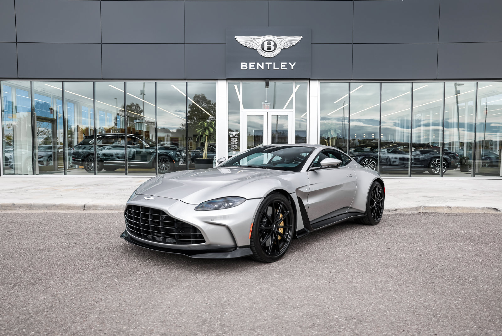 Used 2023 Aston Martin V12 Vantage RWD image 1