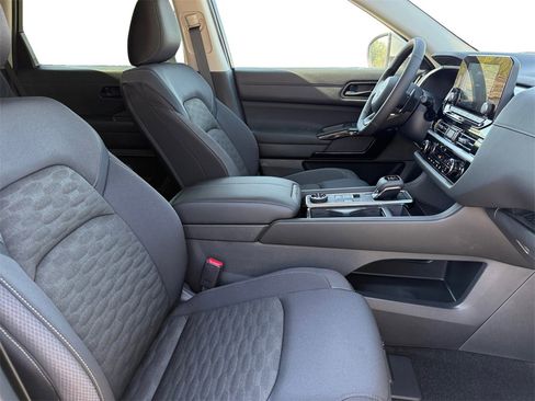 New 2025 Nissan Pathfinder SV image 15