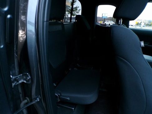 Used 2020 Toyota Tacoma SR5 image 9