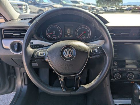 Used 2022 Volkswagen Passat 2.0T SE FWD image 13