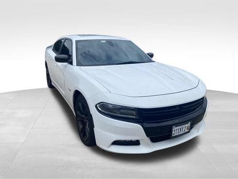 Used 2016 Dodge Charger R/T w/ Plus Group RWD image 5
