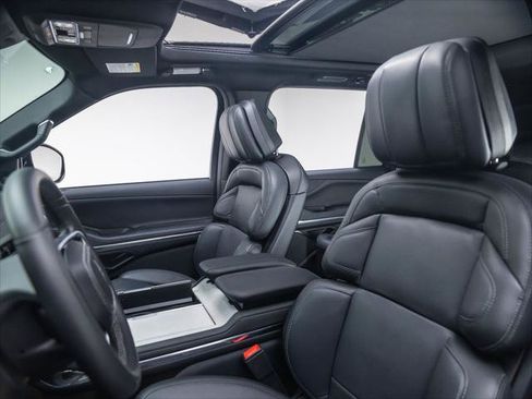New 2026 Lincoln Navigator Reserve w/ Jet Appearance Package AWD/4WD image 15