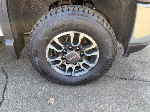 Used 2021 GMC Sierra 2500 SLE w/ SLE Value Package; image 16