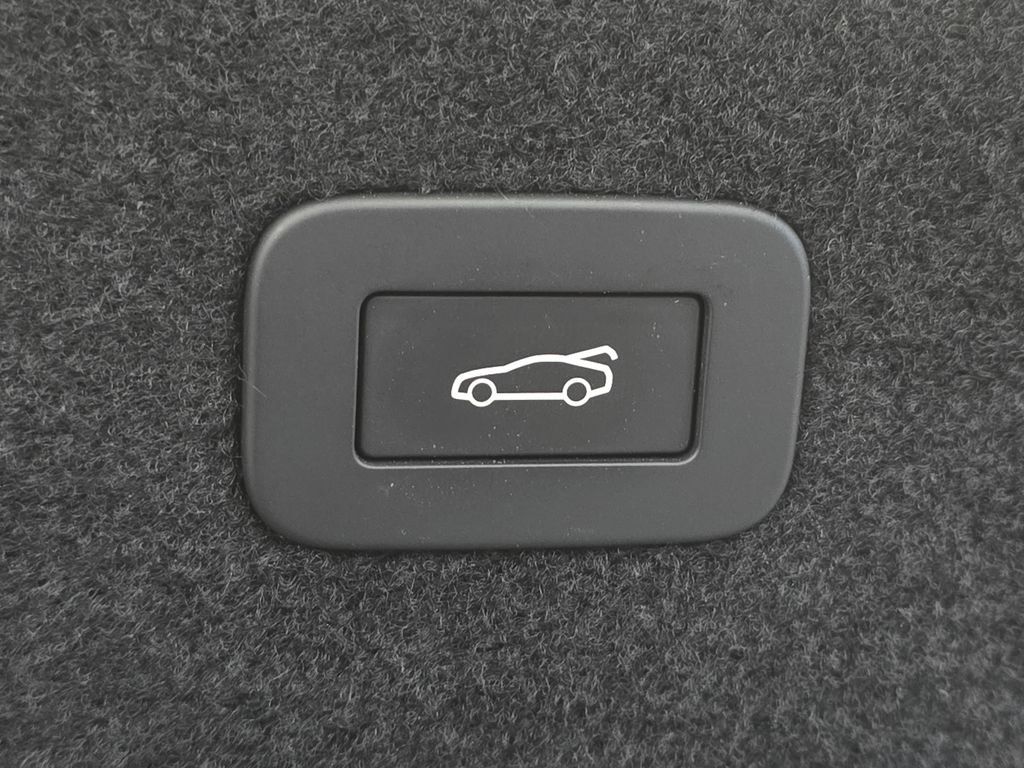 Used 2023 Jaguar XF R-Dynamic SE AWD/4WD image 29