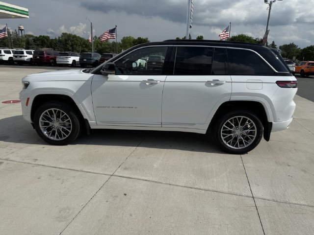 Used 2024 Jeep Grand Cherokee Summit w/ Luxury Tech Group V AWD/4WD image 5