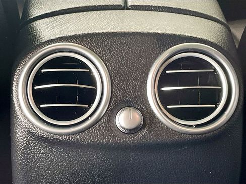 Used 2020 Mercedes-Benz GLC 300 4MATIC image 28