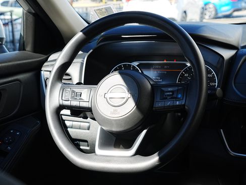 Used 2024 Nissan Rogue SV image 17