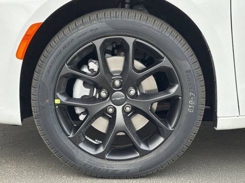 New 2027 Chrysler Pacifica Limited AWD/4WD image 27