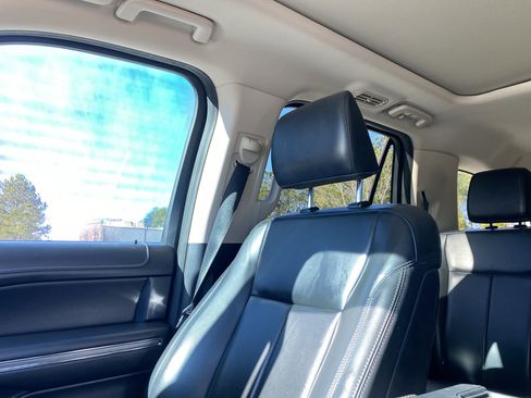 Used 2022 Ford Expedition Max XLT image 21