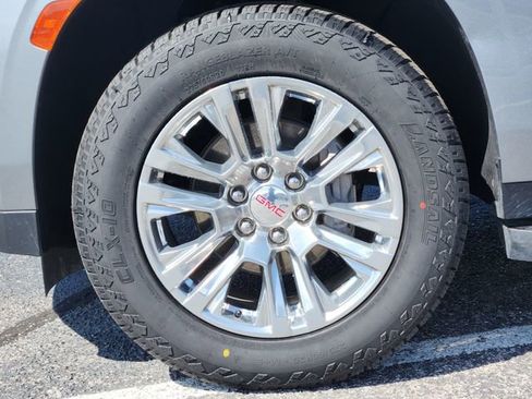 Used 2024 GMC Yukon XL Denali image 8