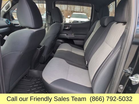 Used 2022 Toyota Tacoma TRD Off-Road image 26