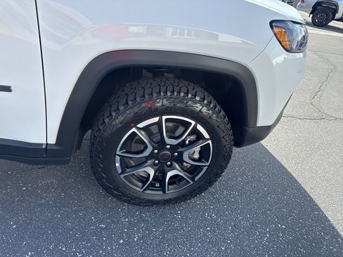 Used 2025 Jeep Compass Trailhawk w/ Trailer Tow Group image 20
