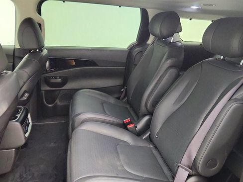 Used 2025 Kia Carnival SX Prestige FWD image 20
