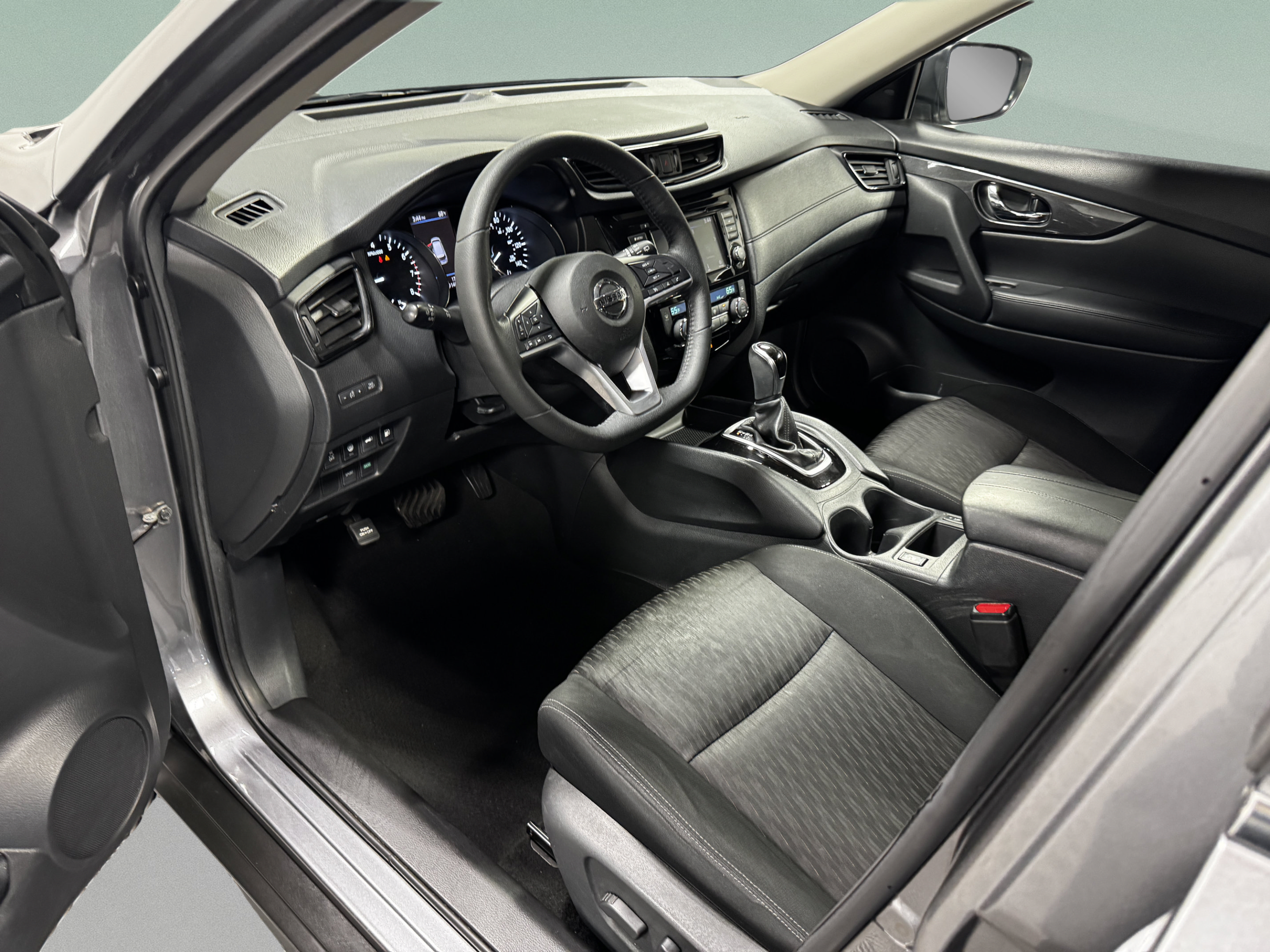 Used 2019 Nissan Rogue SV FWD image 9