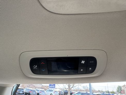 Used 2022 Chrysler Pacifica Touring-L image 22