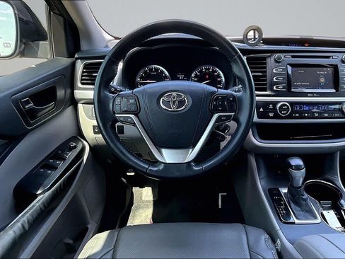 Used 2015 Toyota Highlander Plus AWD/4WD image 5
