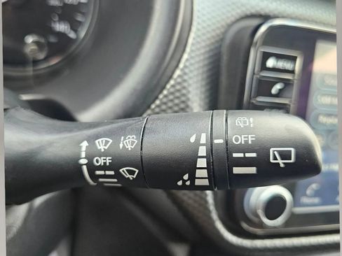 Used 2022 Nissan Kicks SV FWD image 17