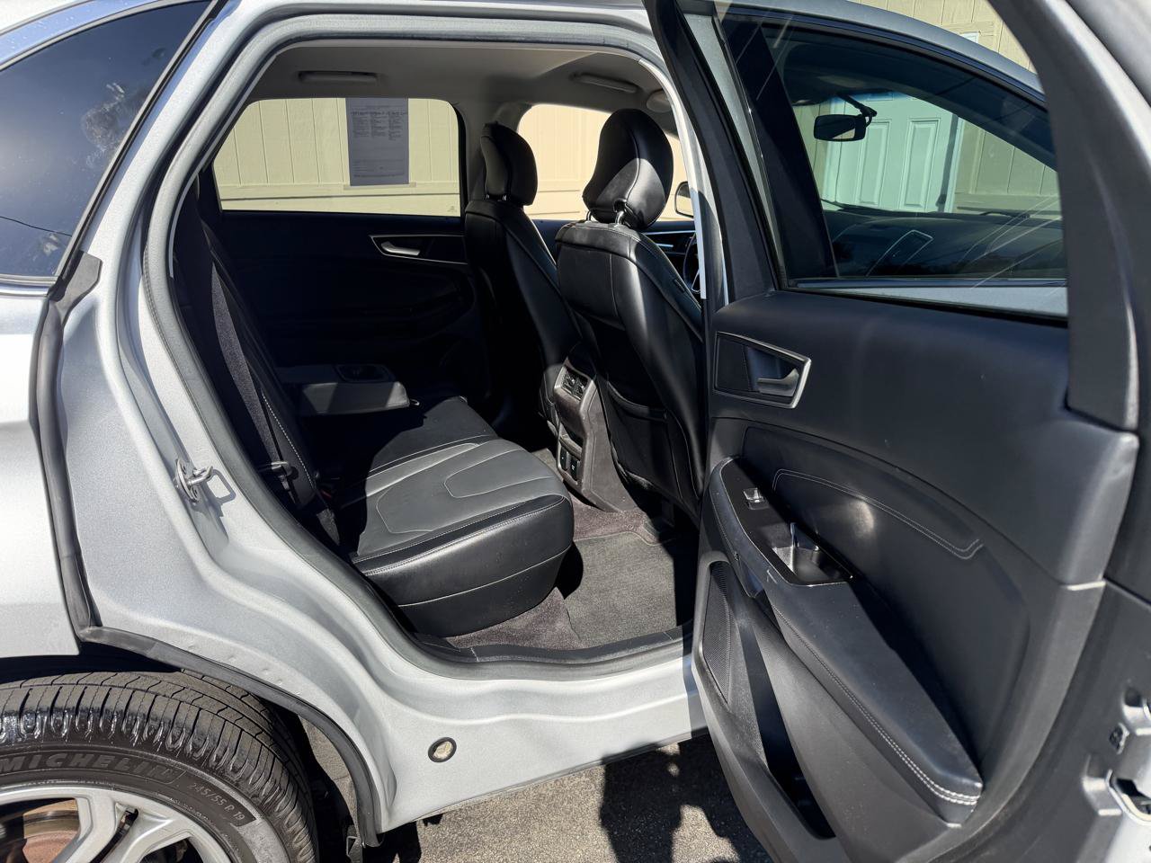 Used 2017 Ford Edge Titanium w/ Technology Package AWD/4WD image 4