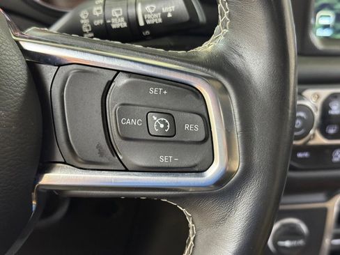 Used 2018 Jeep Wrangler Unlimited Sahara AWD/4WD image 33