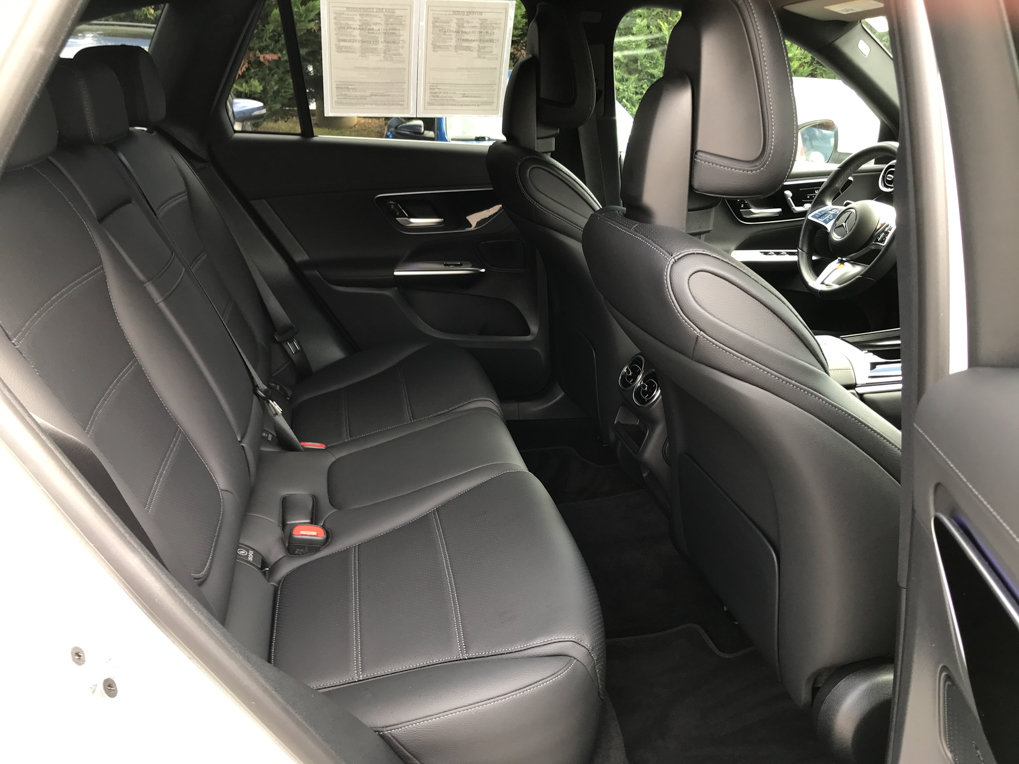 Used 2024 Mercedes-Benz GLC 300 4MATIC image 30