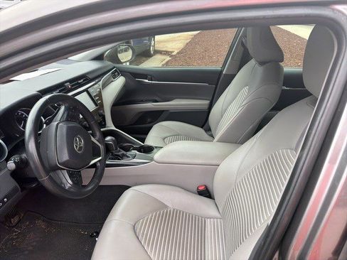 Used 2018 Toyota Camry SE image 10