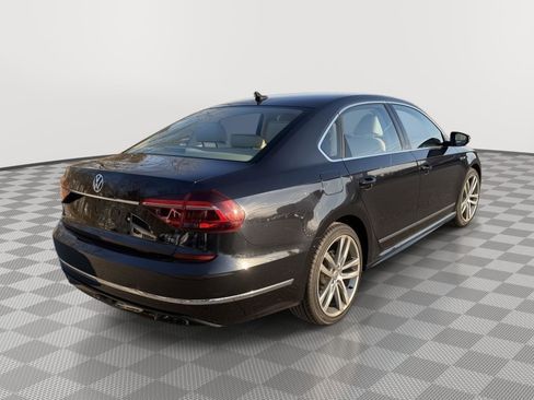 Used 2017 Volkswagen Passat 1.8T R-Line w/ R-Line Lighting Package image 7