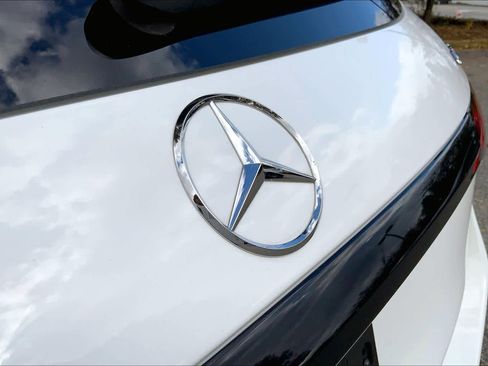 Used 2024 Mercedes-Benz GLC 300 4MATIC w/ Driver Assistance Package image 9