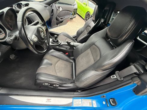 Used 2010 Nissan 370Z Touring image 17