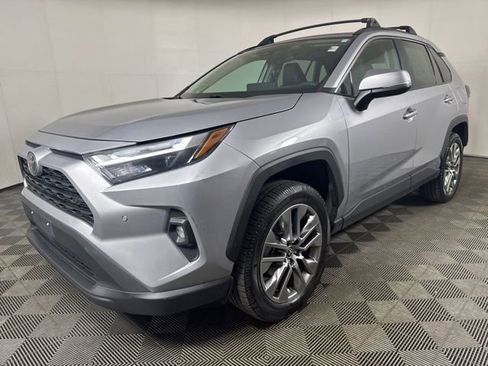 Used 2023 Toyota RAV4 XLE Premium image 8