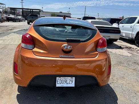 Used 2017 Hyundai Veloster FWD image 9