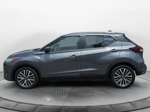 Used 2021 Nissan Kicks SV FWD image 2