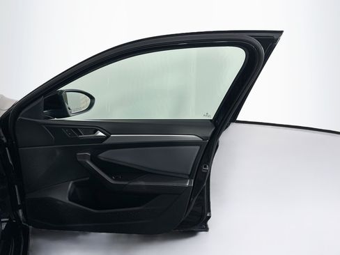Used 2025 Volkswagen Jetta SE FWD image 33