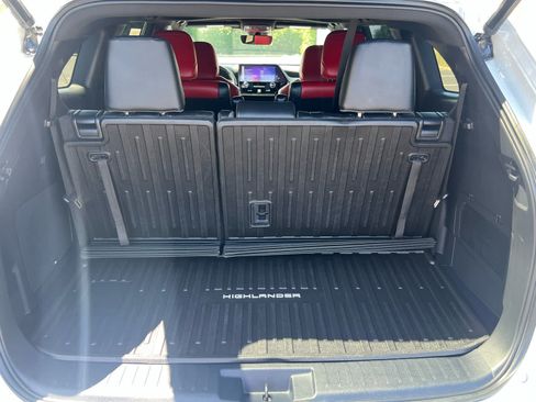 Used 2023 Toyota Highlander XSE FWD image 11