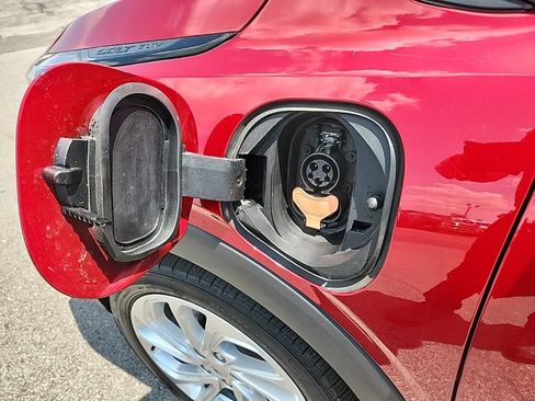Used 2023 Chevrolet Bolt EUV LT w/ Comfort Package FWD image 11