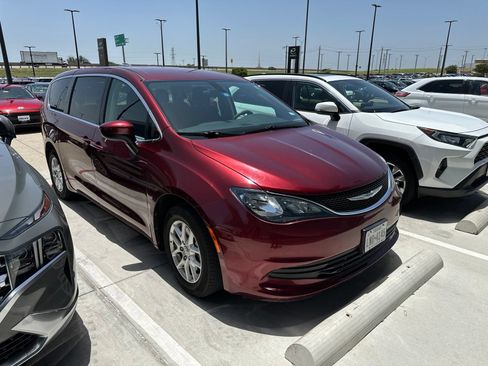 Used 2018 Chrysler Pacifica LX FWD image 5